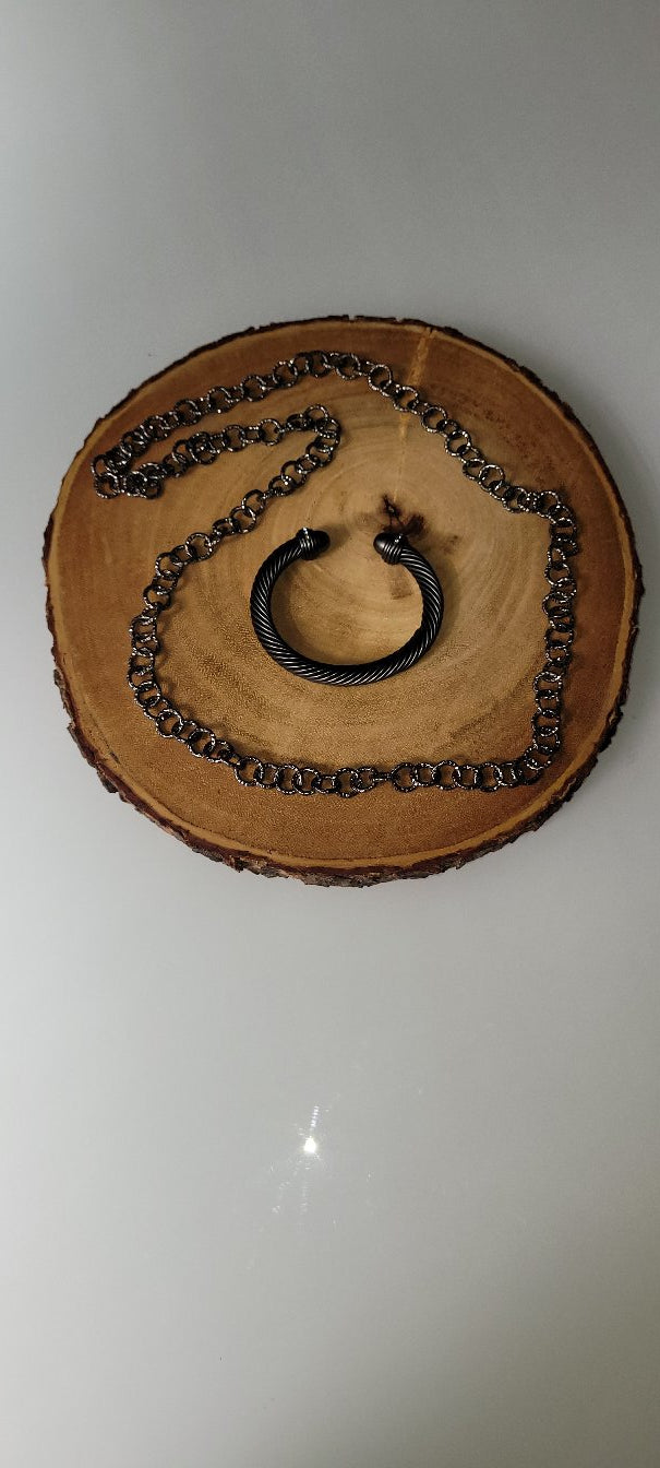 Necklace and bangle bracelet set