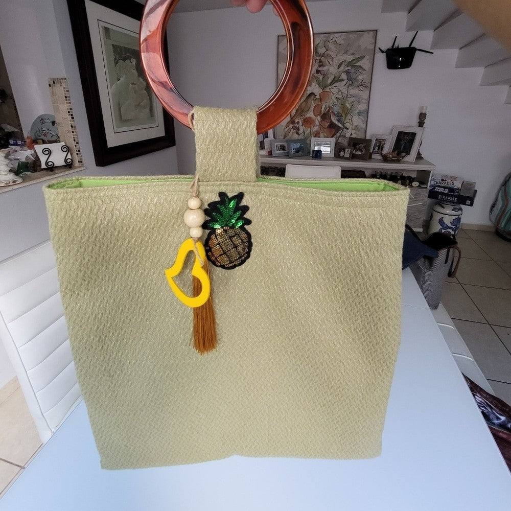 Bag with vintage handles and pineapple patch