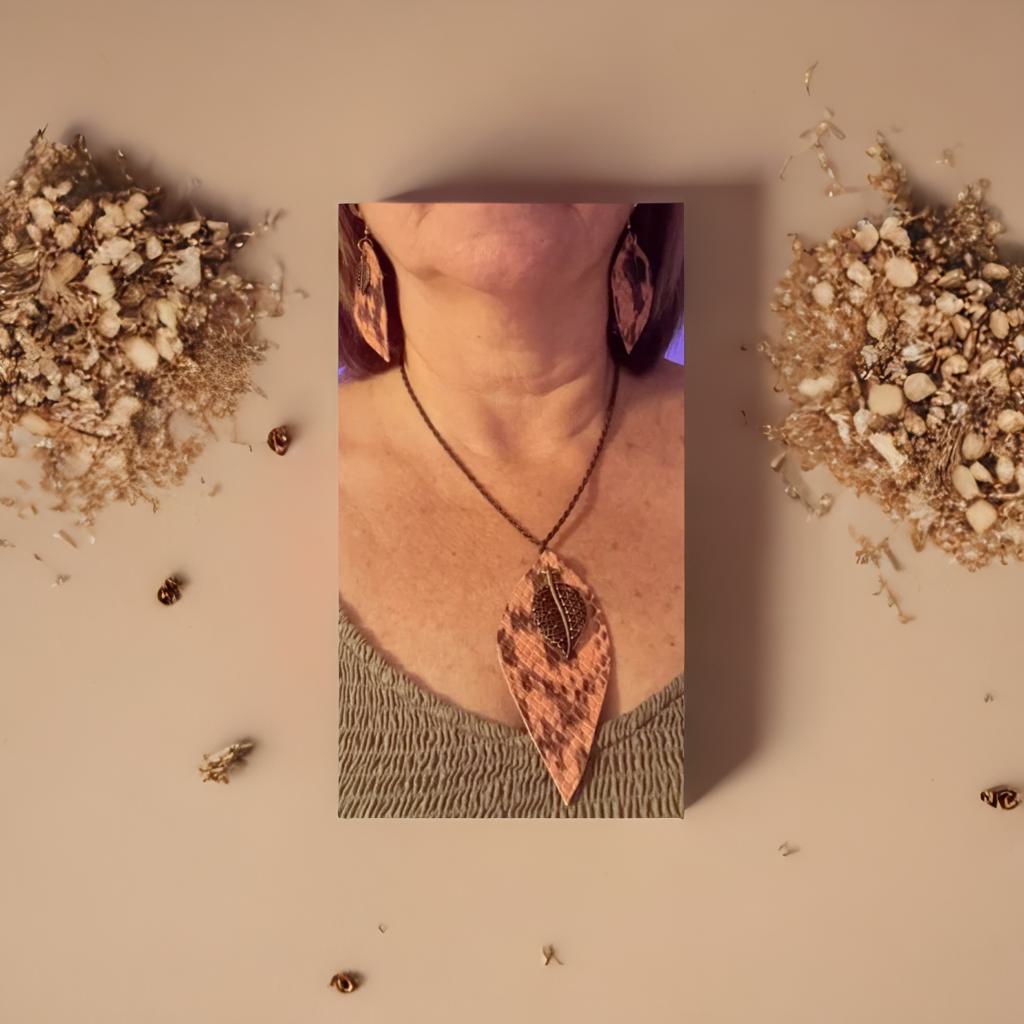 Necklace with a leather leaf